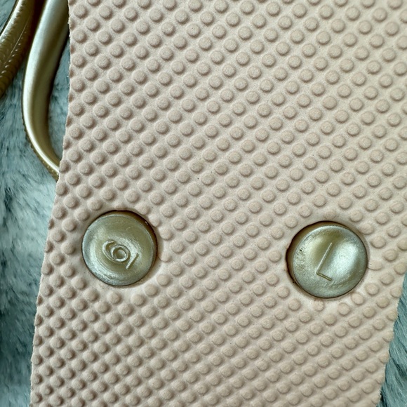 Old Navy Rosé - Light Pink Rose Gold Beach Summer Flip Flop Thong Sandals Size 6 - Picture 3 of 7